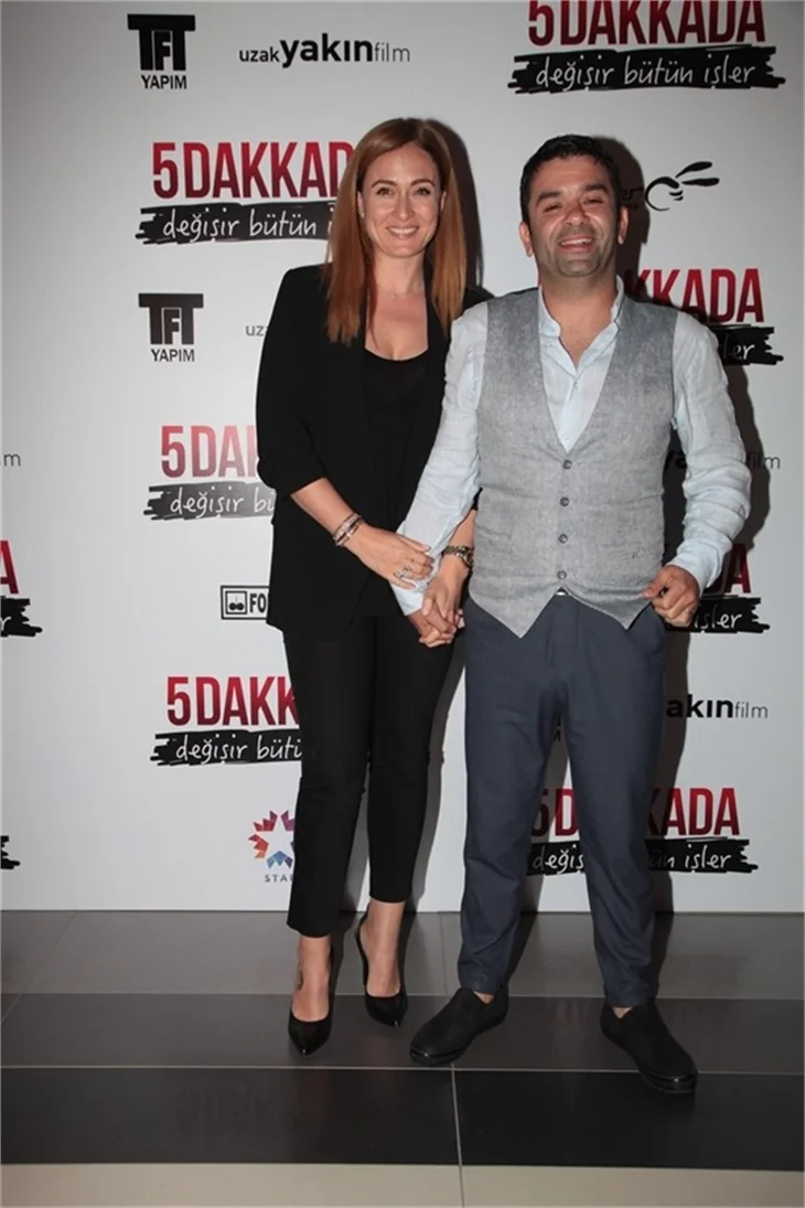 5 Dakkada Değişir Bütün İşler filminin galasında aşıklar geçidi