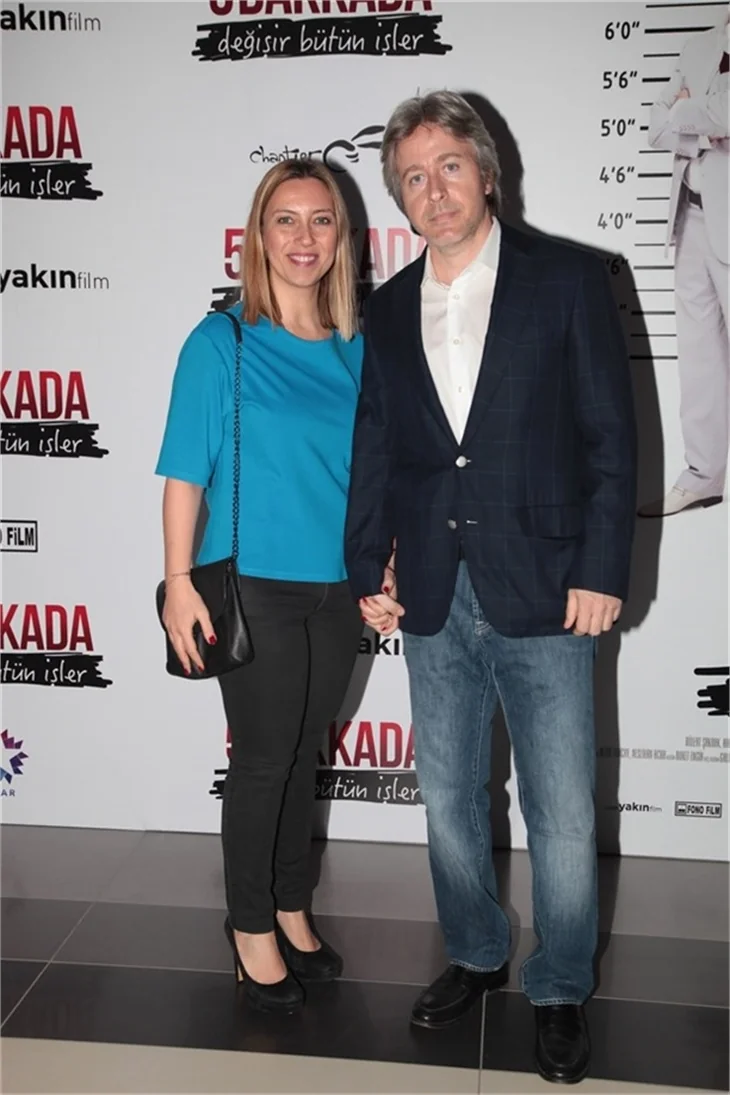 5 Dakkada Değişir Bütün İşler filminin galasında aşıklar geçidi