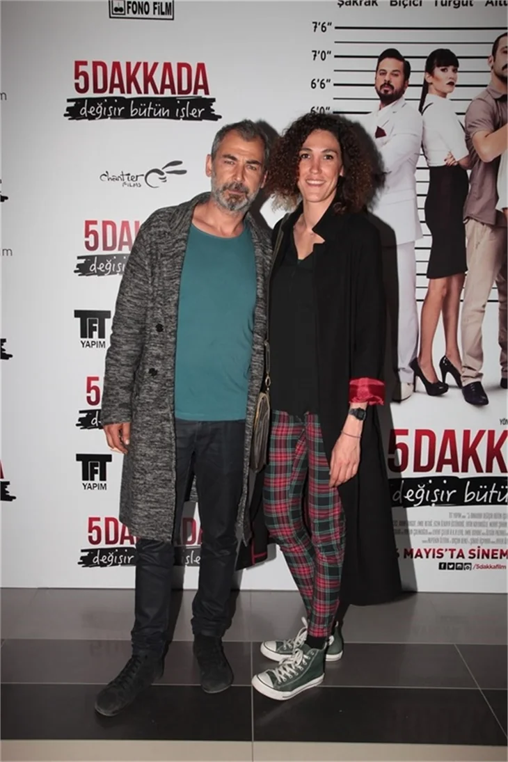 5 Dakkada Değişir Bütün İşler filminin galasında aşıklar geçidi