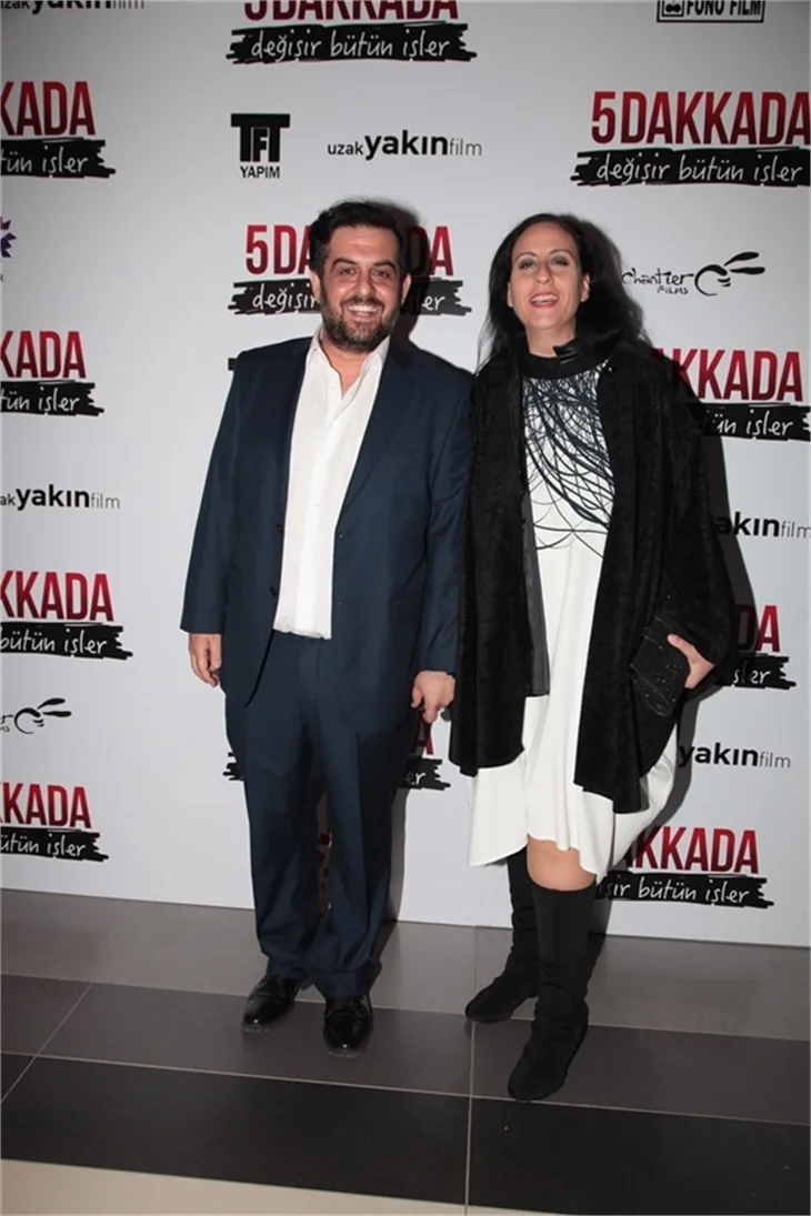 5 Dakkada Değişir Bütün İşler filminin galasında aşıklar geçidi