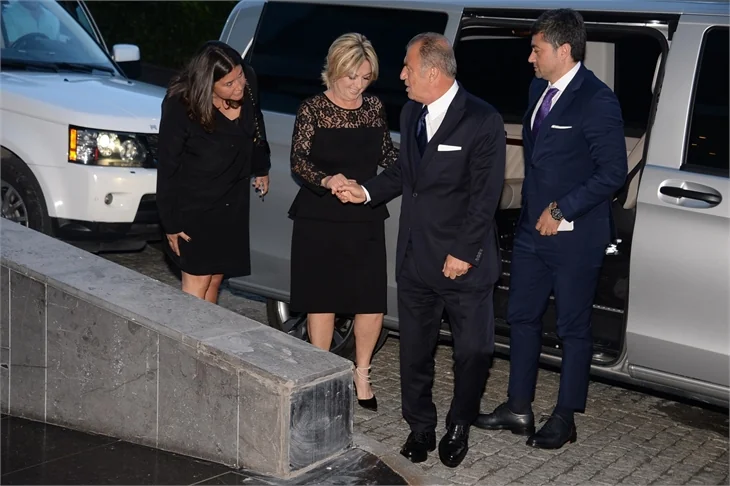 Cenk Tosun dünya evine girdi!