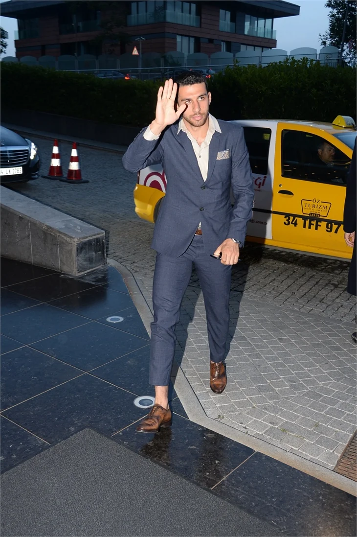 Cenk Tosun dünya evine girdi!