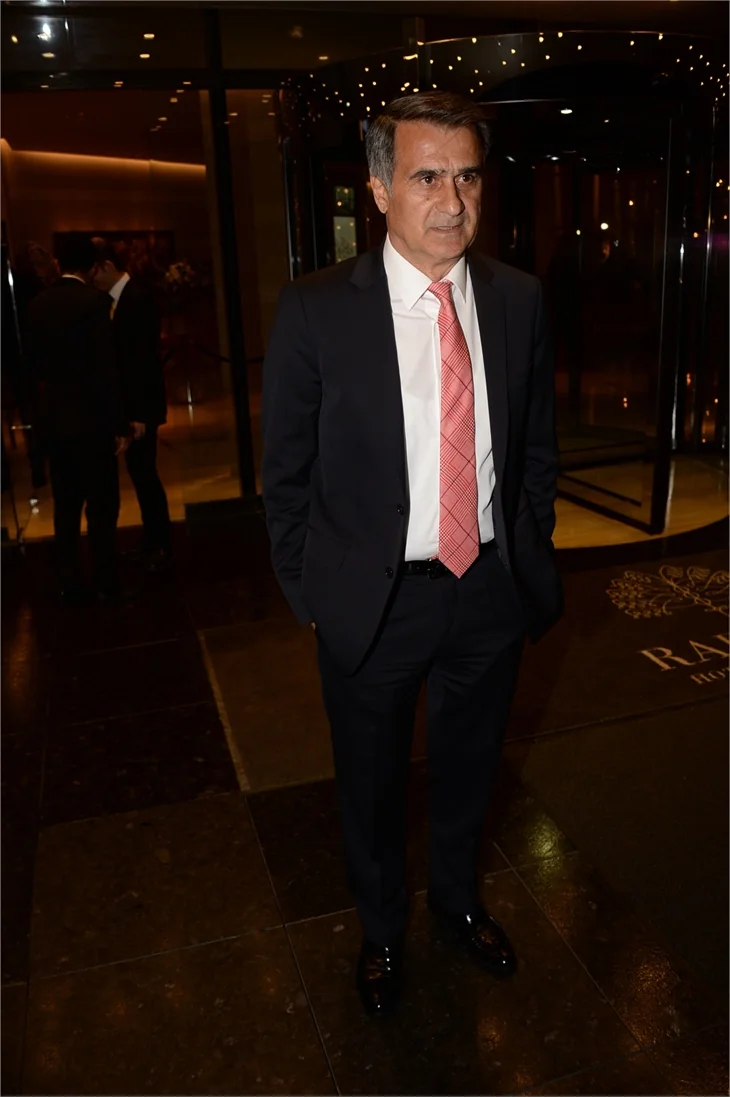 Cenk Tosun dünya evine girdi!