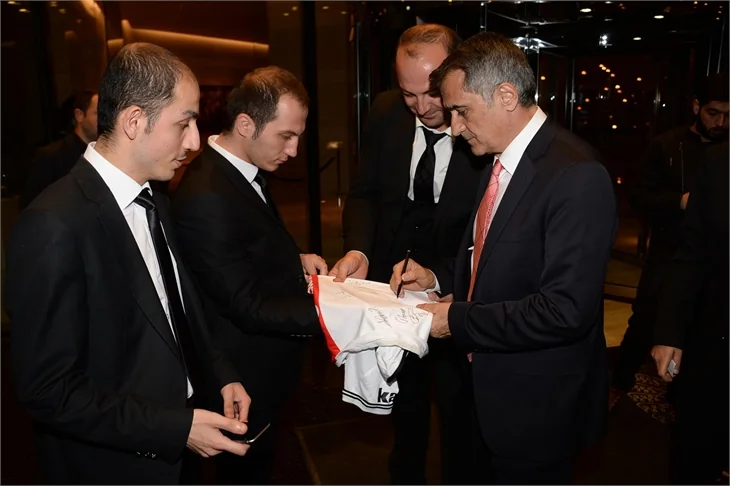 Cenk Tosun dünya evine girdi!