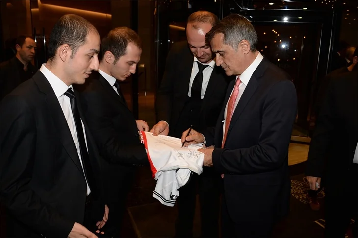 Cenk Tosun dünya evine girdi!