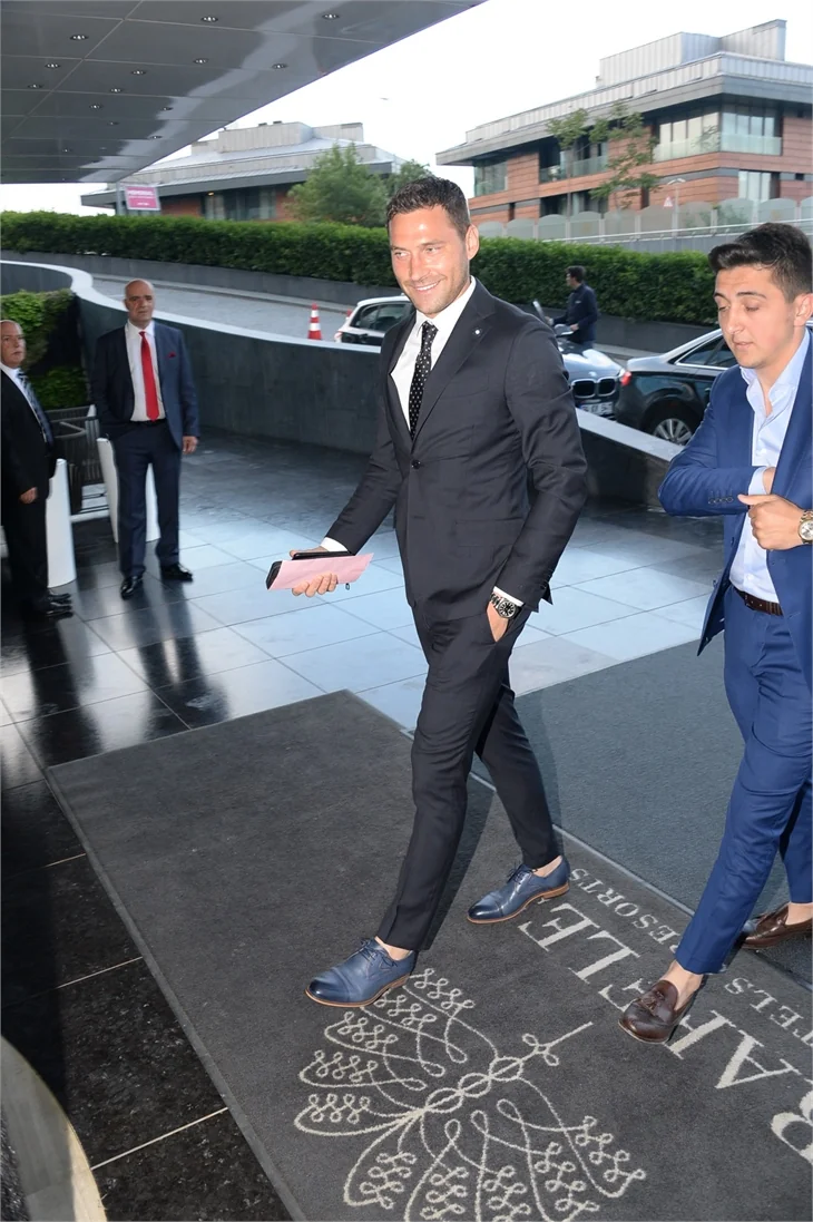 Cenk Tosun dünya evine girdi!