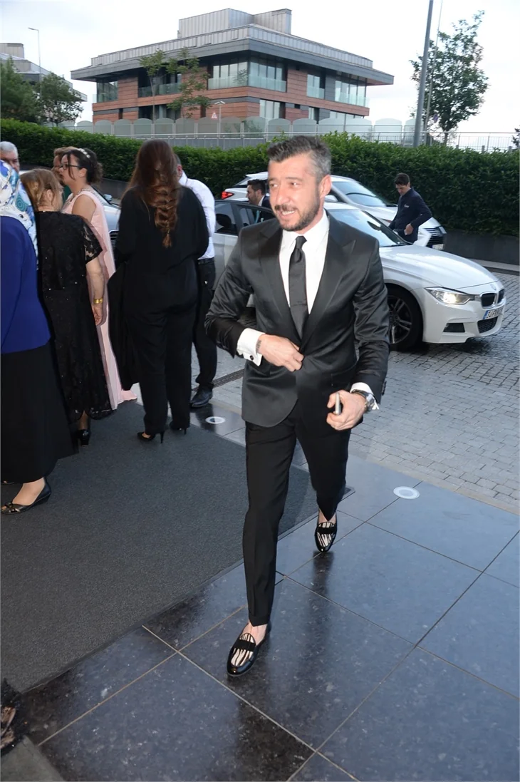 Cenk Tosun dünya evine girdi!