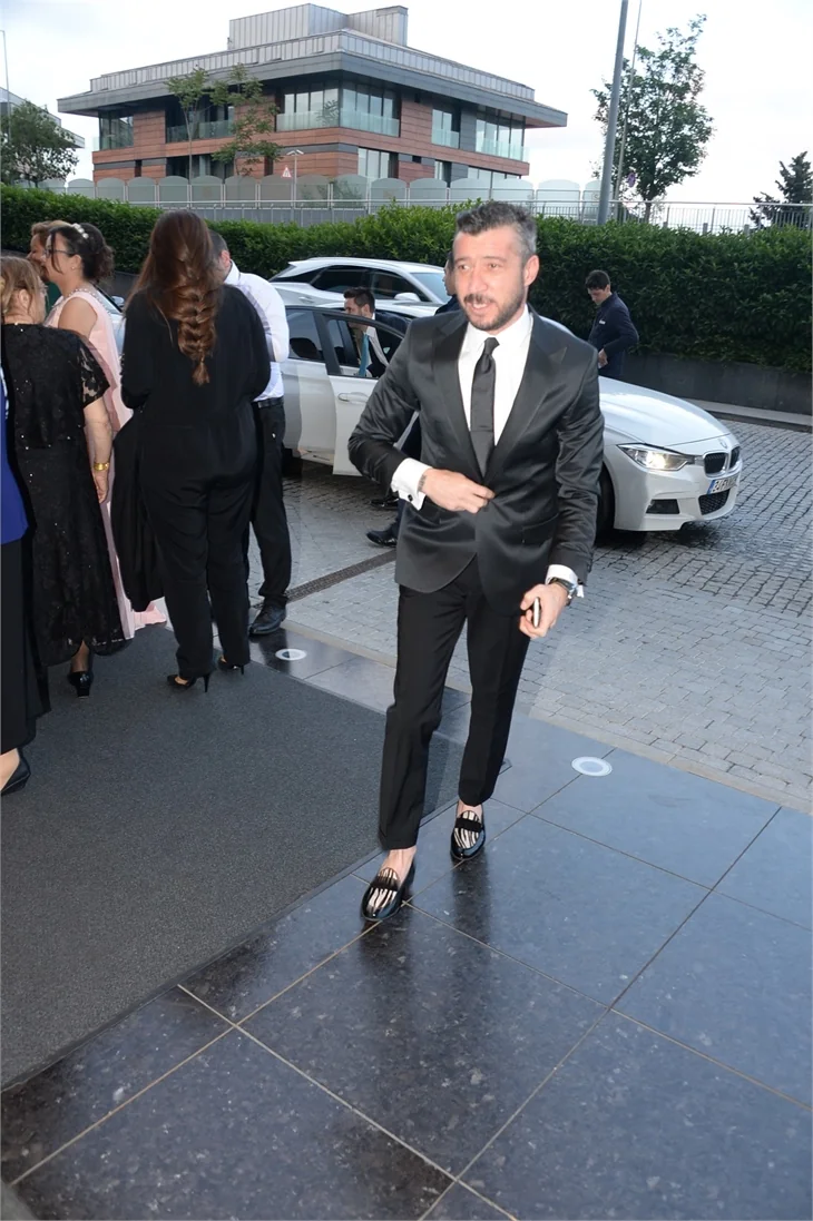Cenk Tosun dünya evine girdi!