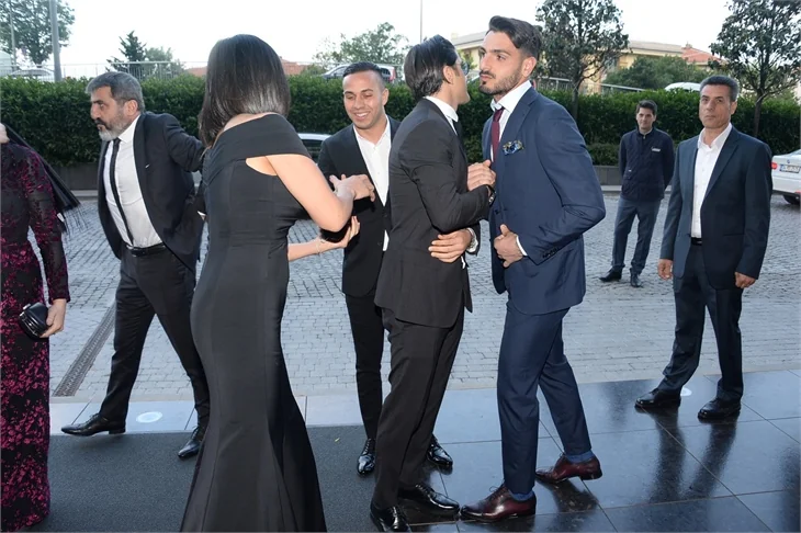 Cenk Tosun dünya evine girdi!