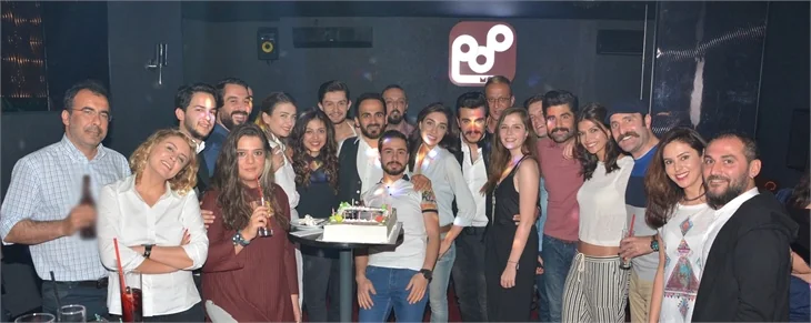 Ünlü oyuncuya sürpriz doğum günü