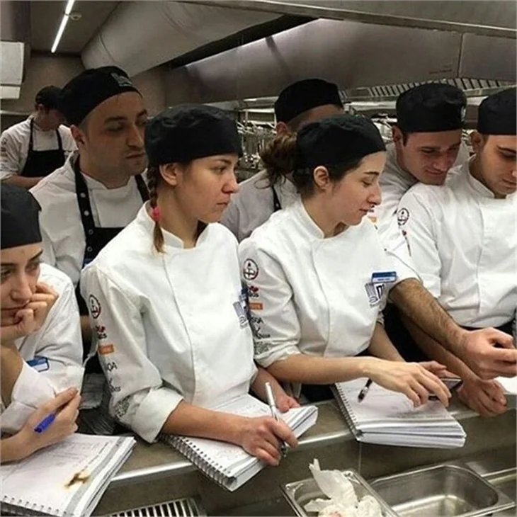 Hazal Kaya, Etiler'de restoran açacak!