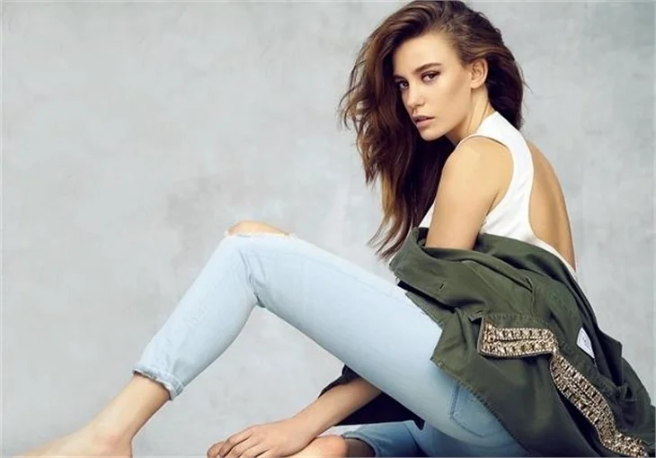 Serenay Sarıkaya merak edilenlerini anlattı