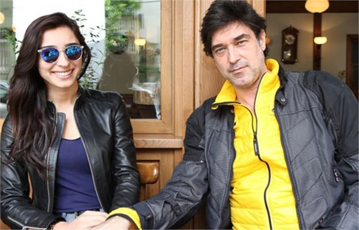 Burak Hakkı sevgilisi ile Cihangir'de