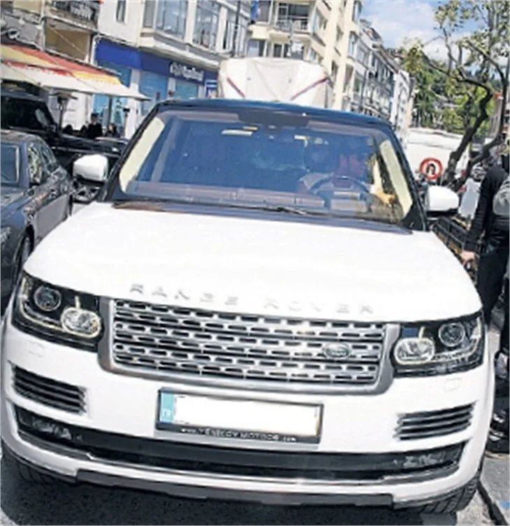 Kıvanç Tatlıtuğ yeni dizinin müjdesini verdi
