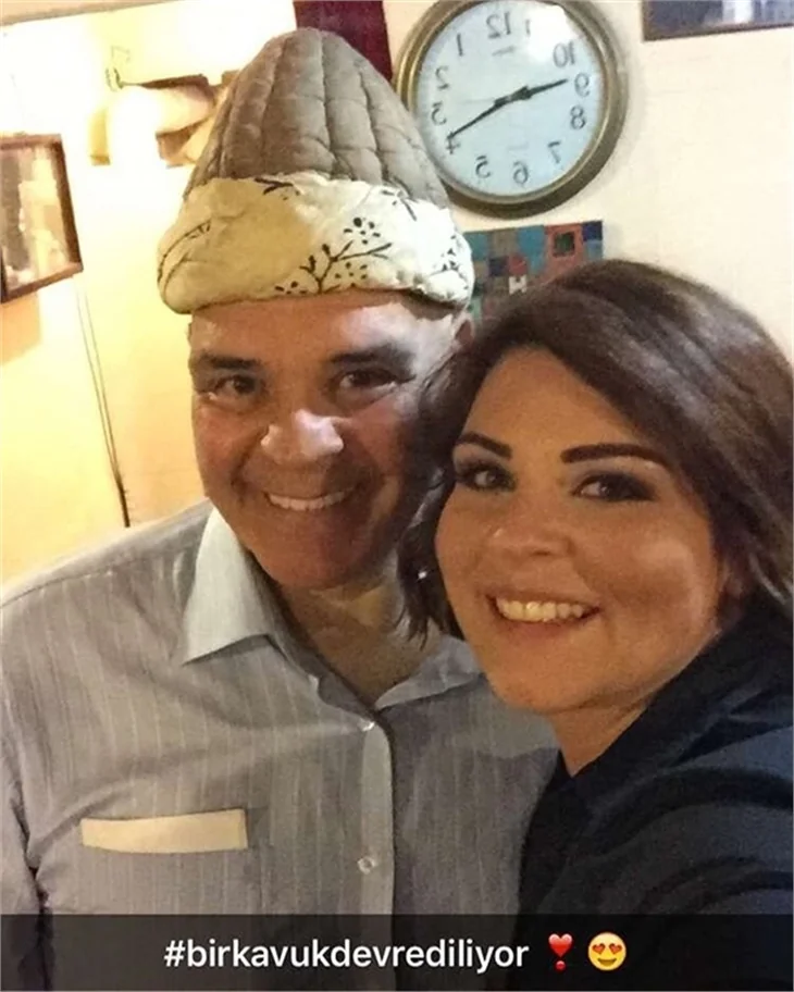 Ferhan Şensoy, İsmail Dümbüllü'nün kavuğunu Ramsim Öztekin'e devretti