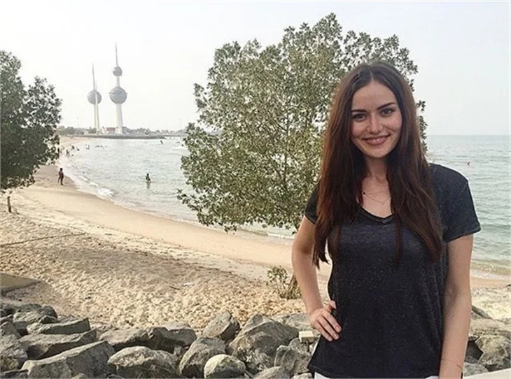 Fahriye Evcen dünya turunda