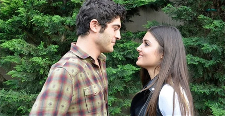 Hande Erçel'e iki yeni partner