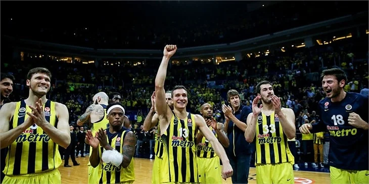 Ünlüler Fenerbahçe için Berlin'e uçtu!