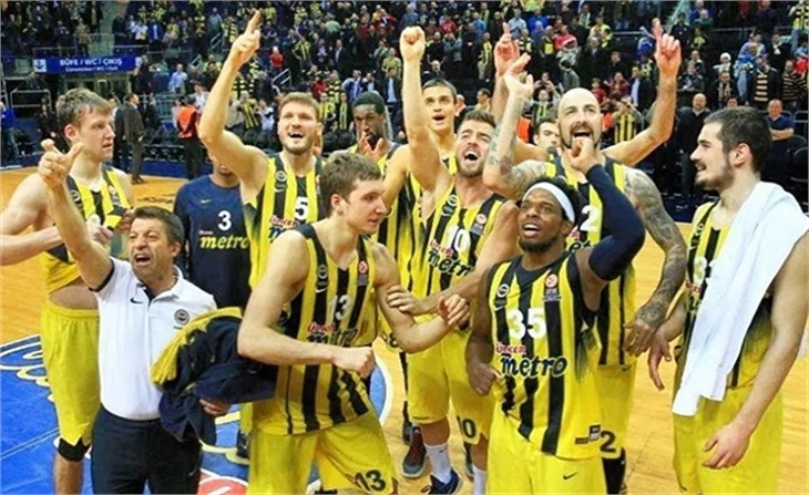 Fenerbahçe Euraleague'de finale yükseldi! Ünlüler coştu...