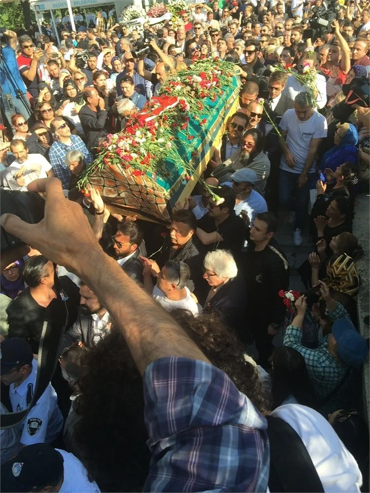 Oya Aydoğan son yolculuğuna uğurlandı!