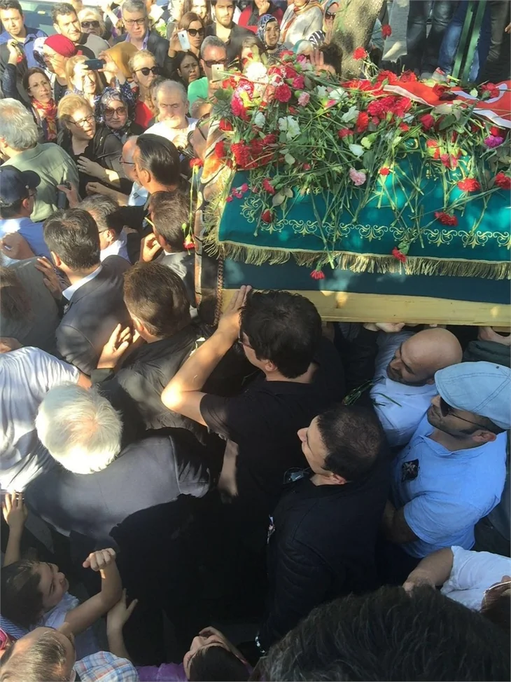 Oya Aydoğan son yolculuğuna uğurlandı!