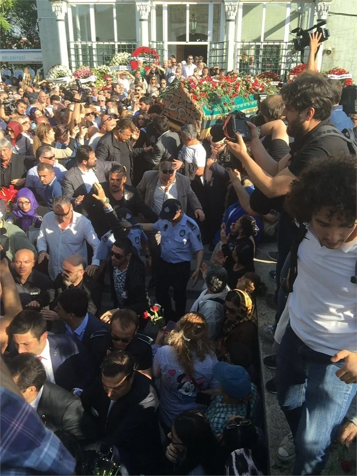 Oya Aydoğan son yolculuğuna uğurlandı!