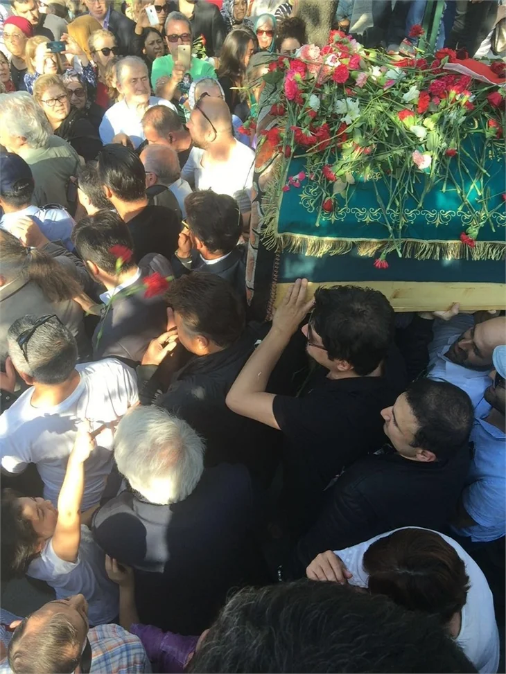 Oya Aydoğan son yolculuğuna uğurlandı!