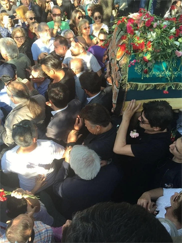Oya Aydoğan son yolculuğuna uğurlandı!