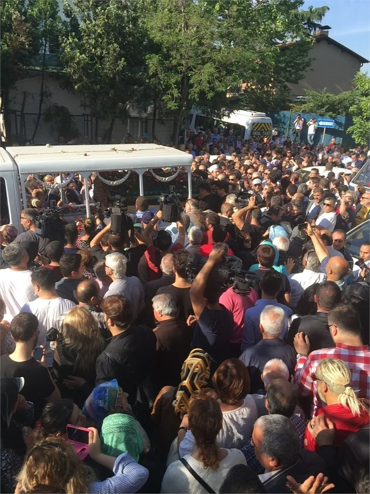 Oya Aydoğan son yolculuğuna uğurlandı!