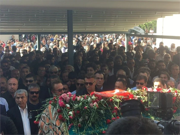 Oya Aydoğan son yolculuğuna uğurlandı!