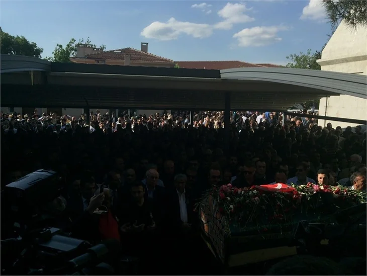 Oya Aydoğan son yolculuğuna uğurlandı!