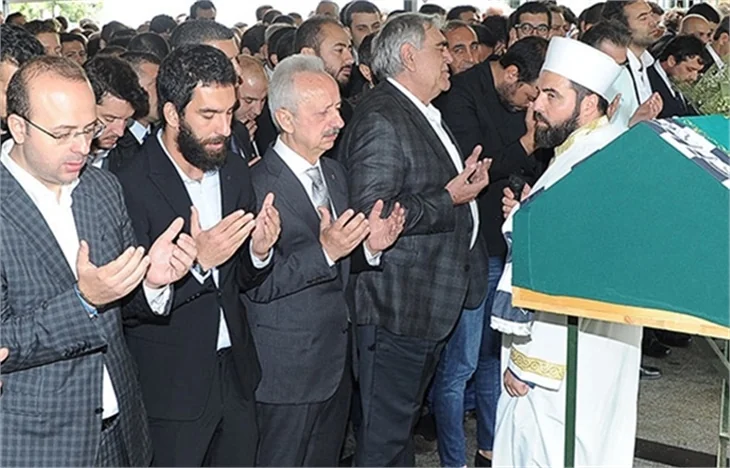 Arda Turan, Tahir Küçükel’i son yolculuğuna uğurladı