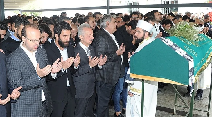 Arda Turan, Tahir Küçükel’i son yolculuğuna uğurladı