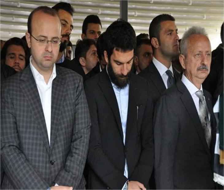 Arda Turan, Tahir Küçükel’i son yolculuğuna uğurladı