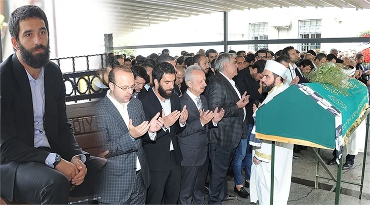 Arda Turan, Tahir Küçükel’i son yolculuğuna uğurladı