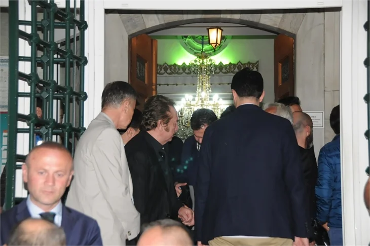 Merhum sanatçı Oya Aydoğan için camide Kuran okutuldu