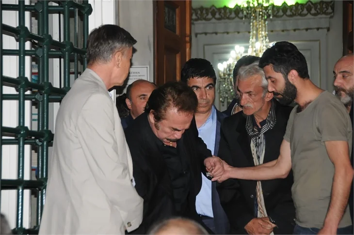 Merhum sanatçı Oya Aydoğan için camide Kuran okutuldu