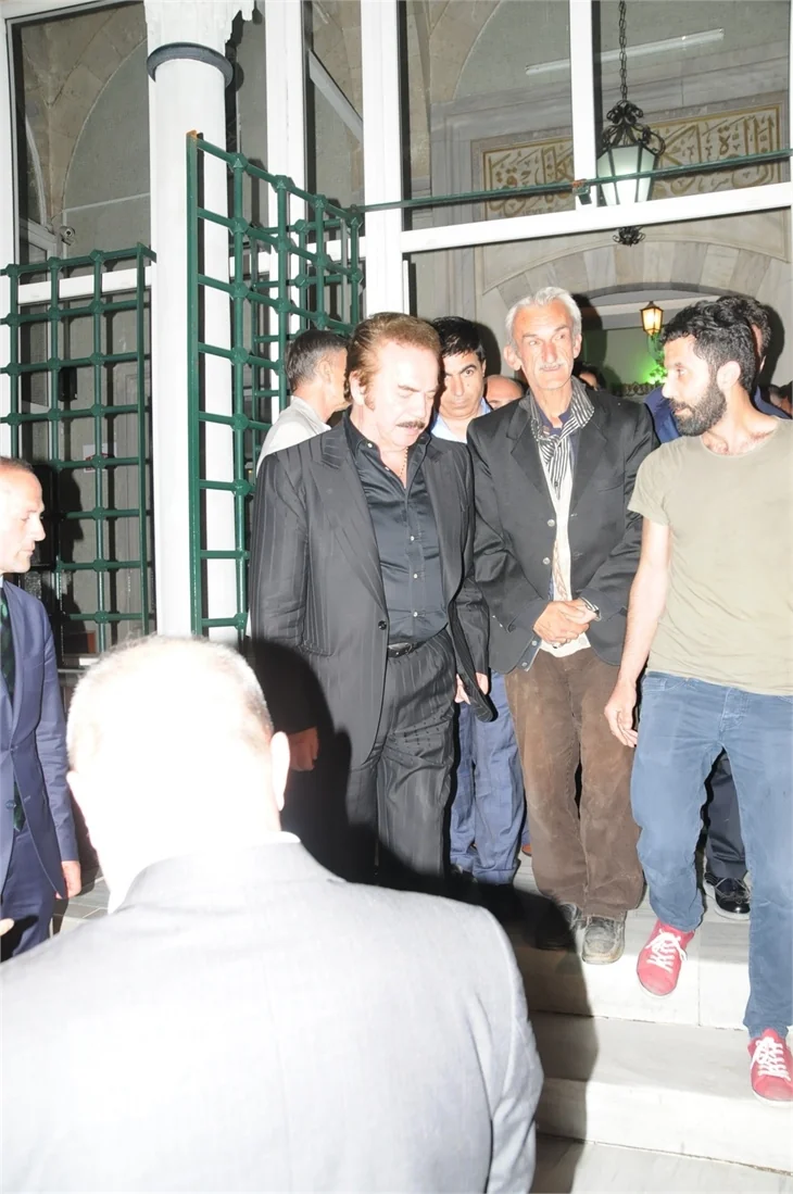 Merhum sanatçı Oya Aydoğan için camide Kuran okutuldu