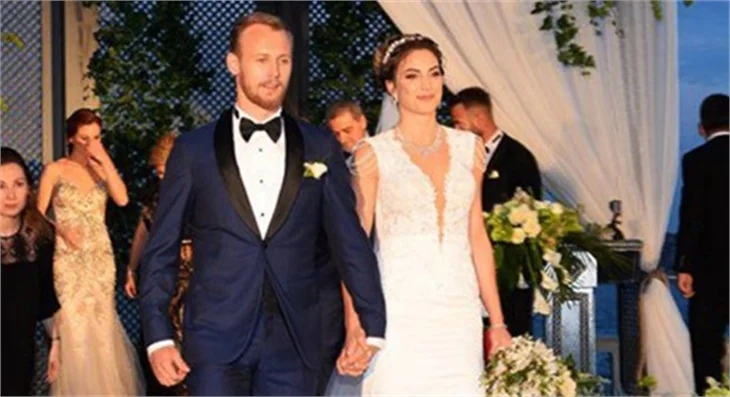 Galatasaraylı futbolcu Semih Kaya evlendi!