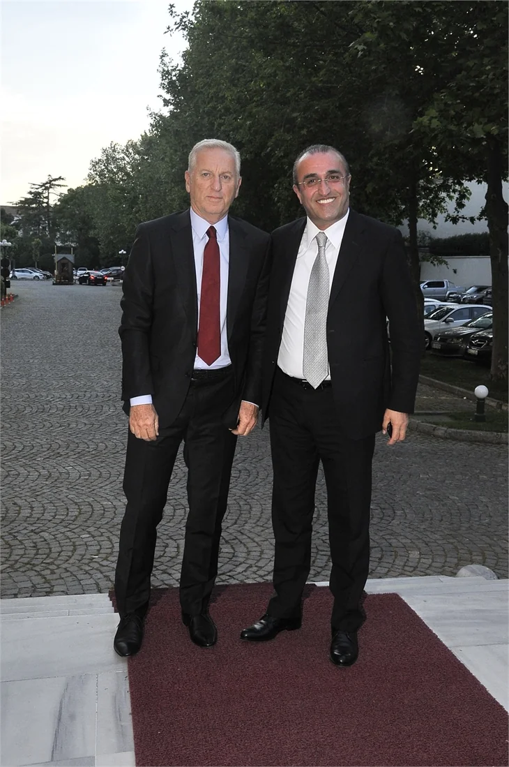 Semih Kaya ve Yasemen Saylar evlendi! Düğün ünlü akınına uğradı!