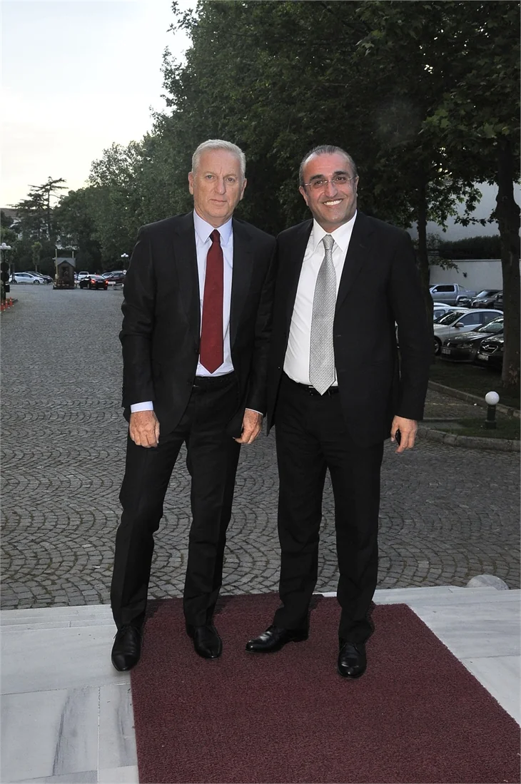 Semih Kaya ve Yasemen Saylar evlendi! Düğün ünlü akınına uğradı!