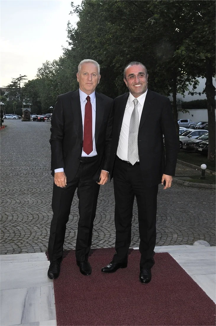 Semih Kaya ve Yasemen Saylar evlendi! Düğün ünlü akınına uğradı!