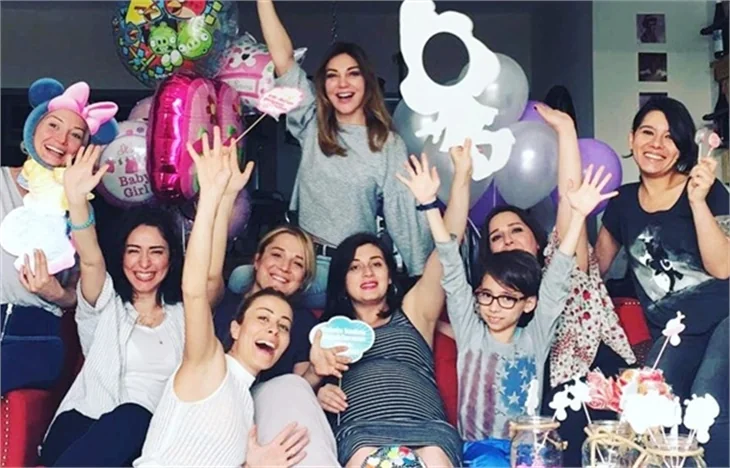 'Baby shower' modasına Burcu Gönder de uydu