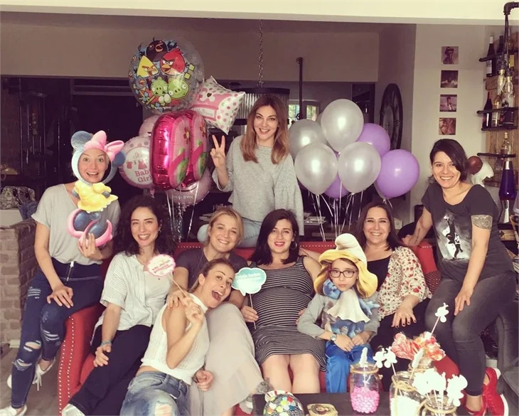 'Baby shower' modasına Burcu Gönder de uydu