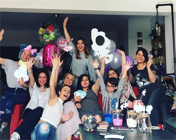 'Baby shower' modasına Burcu Gönder de uydu
