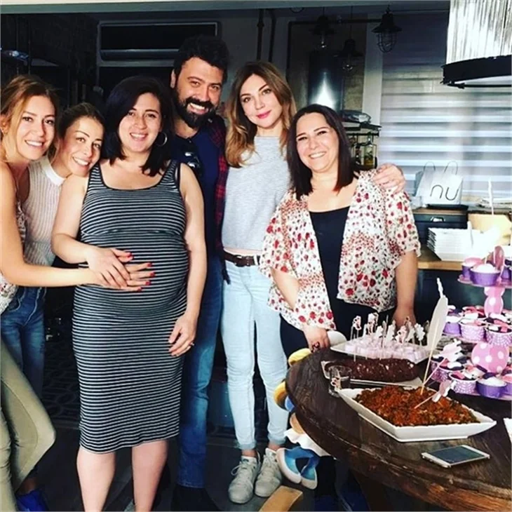'Baby shower' modasına Burcu Gönder de uydu
