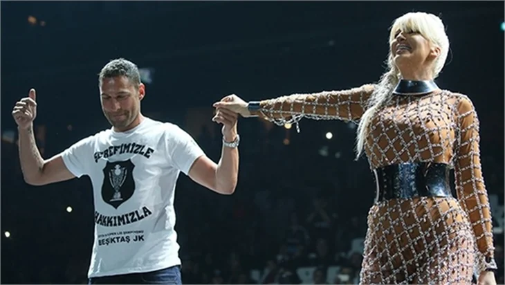 Jelena Karleusa şampiyonluk kutlamasında