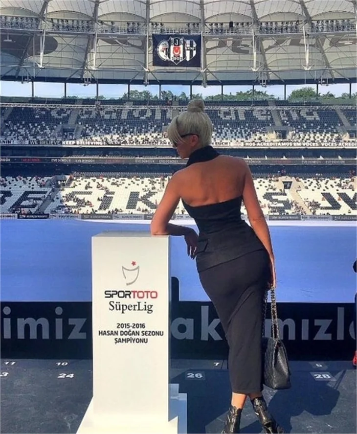 Jelena Karleusa şampiyonluk kutlamasında