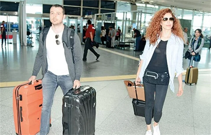Azra Akın ile sevgilisi Atakan Koru tatile çıktı