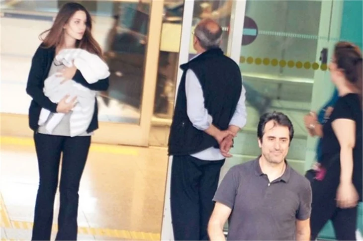 Mahsun Kırmızıgül kızıyla Türkiye'ye döndü